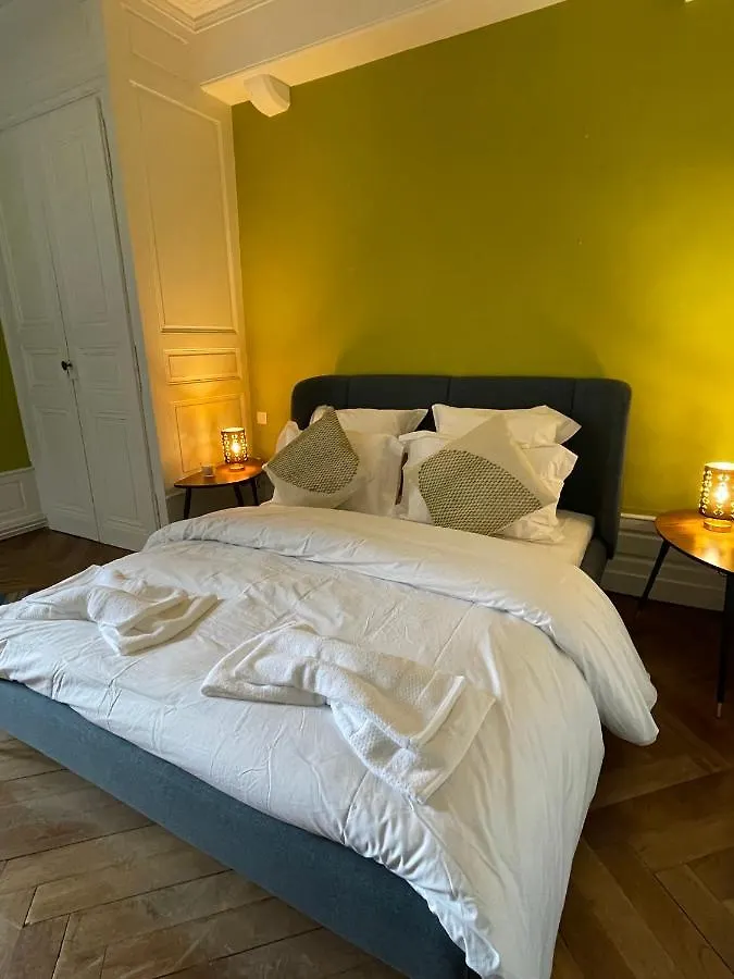 Appartements Au Chateau Ars Ars-sur-Formans 0*,  Frankreich
