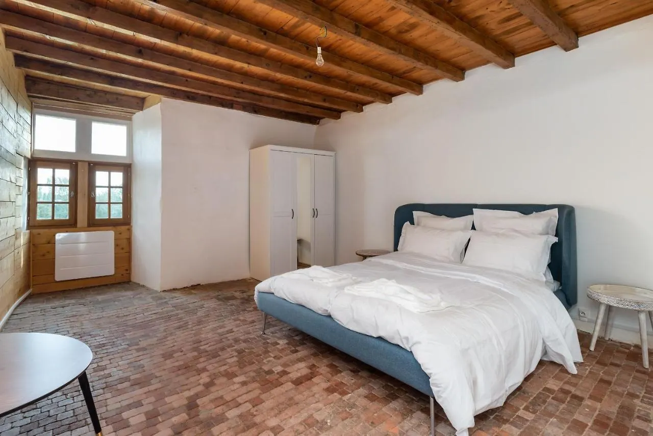 Apartment Appartements Au Chateau Ars Ars-sur-Formans Frankreich