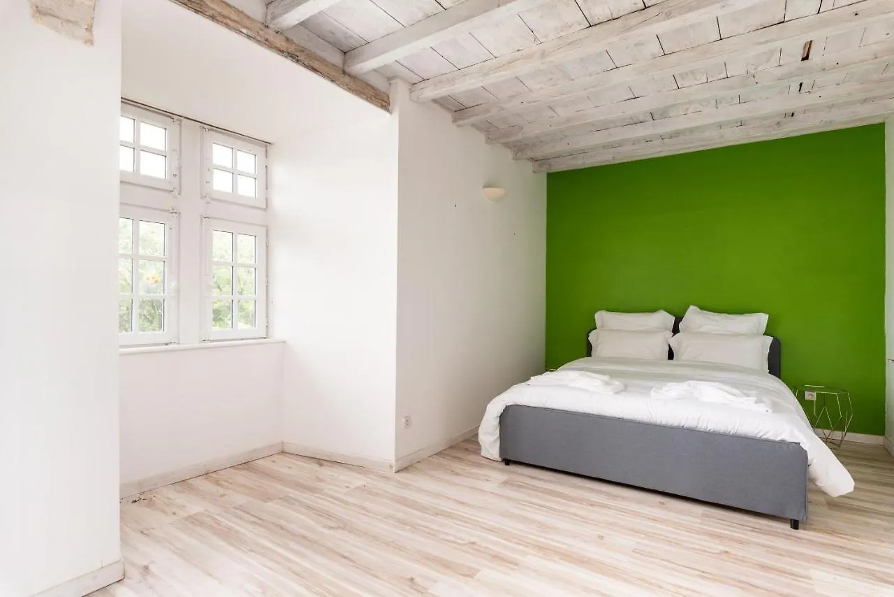 Appartements Au Chateau Ars Ars-sur-Formans Apartment