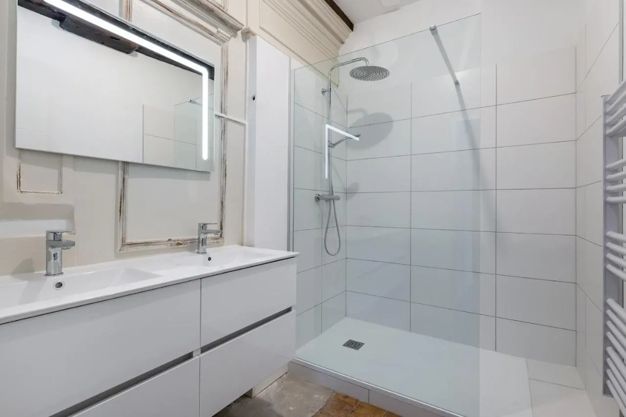 Appartements Au Chateau Ars Ars-sur-Formans