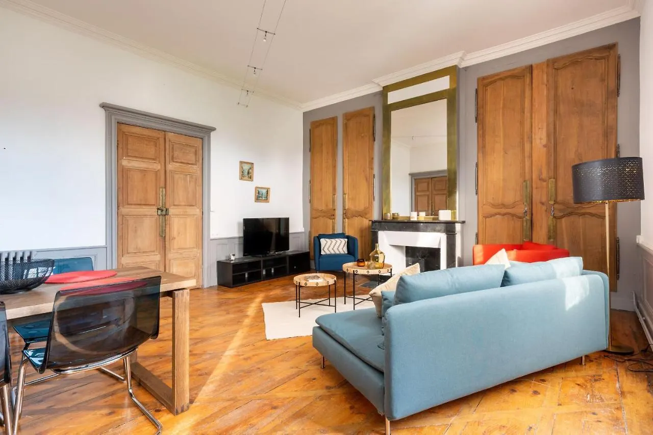 Appartements Au Chateau Ars Ars-sur-Formans 0*,  Frankreich
