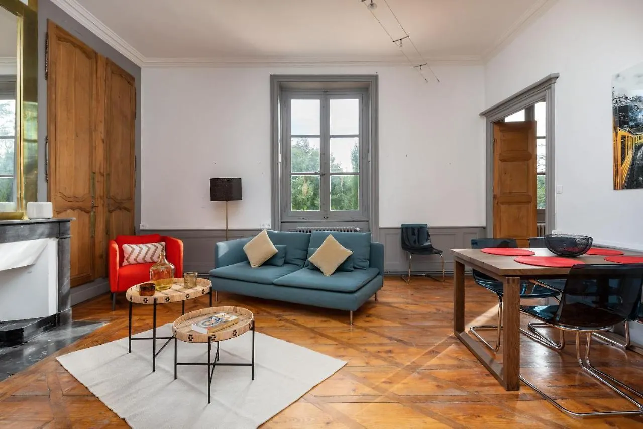 Appartements Au Chateau Ars Ars-sur-Formans Apartment
