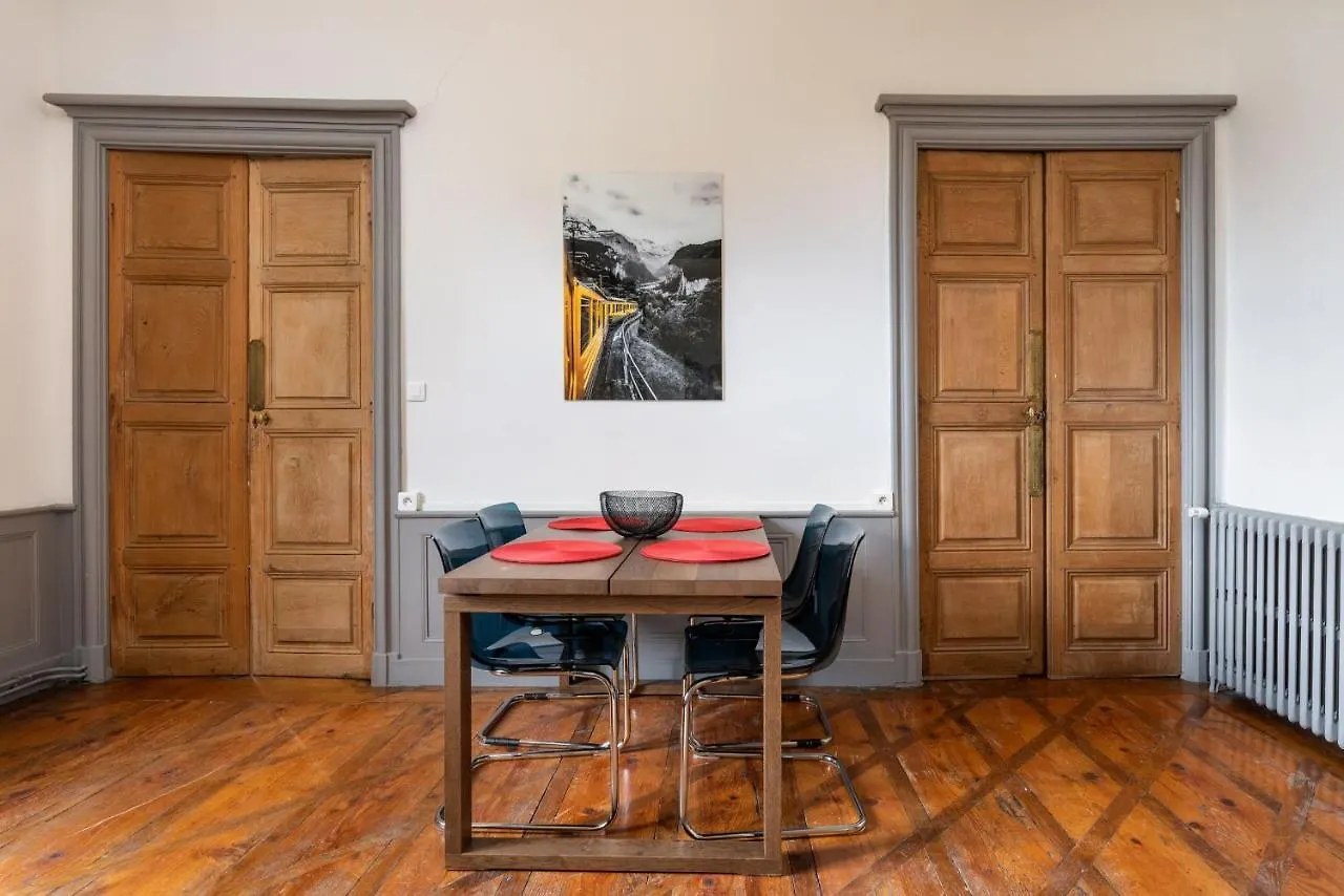 Apartment Appartements Au Chateau Ars Ars-sur-Formans Frankreich