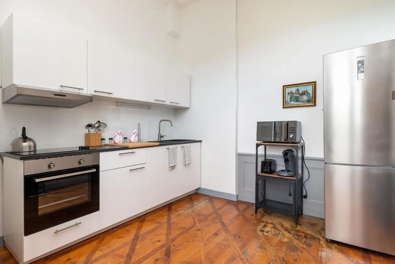Appartements Au Chateau Ars Ars-sur-Formans 0*,