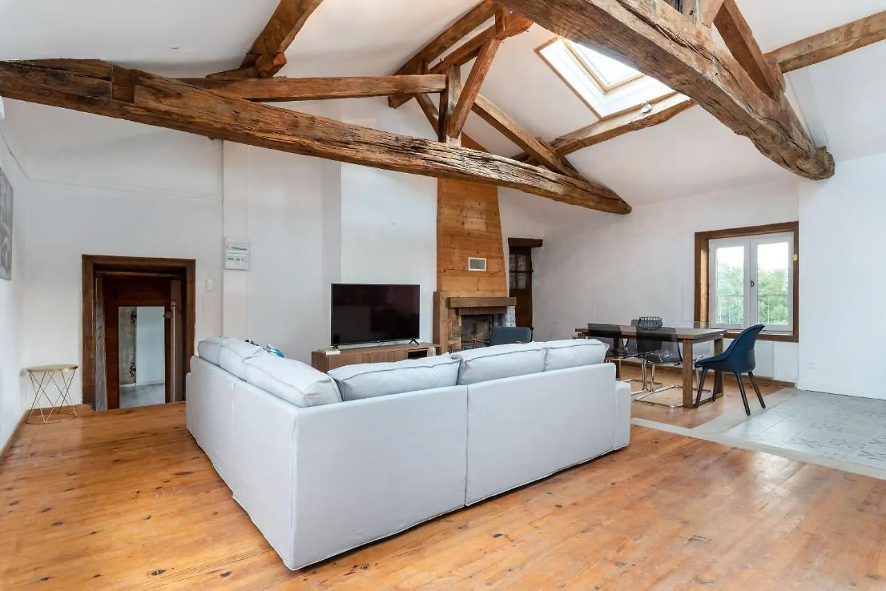 Appartements Au Chateau Ars Ars-sur-Formans