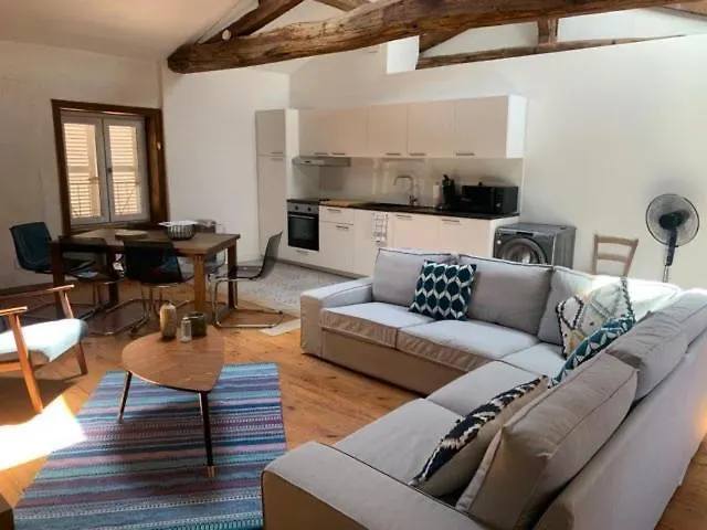 Appartements Au Chateau Ars Ars-sur-Formans Apartment