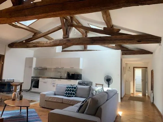 Appartements Au Chateau Ars Ars-sur-Formans